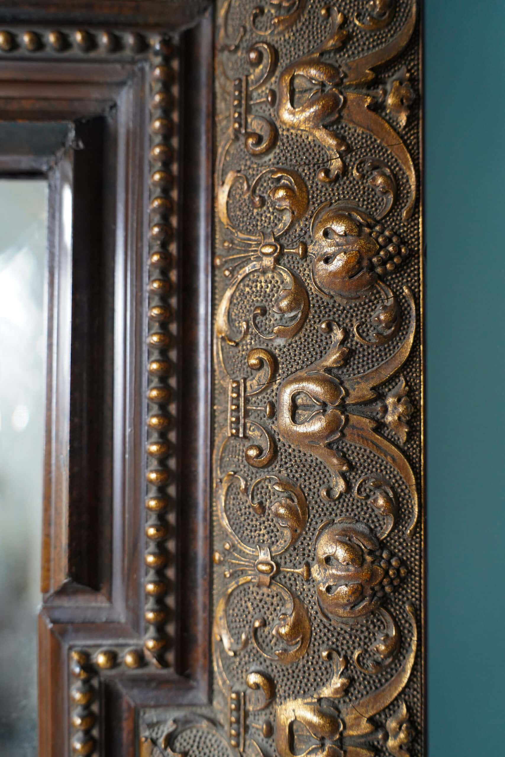 Victorian Gilt Mirror border