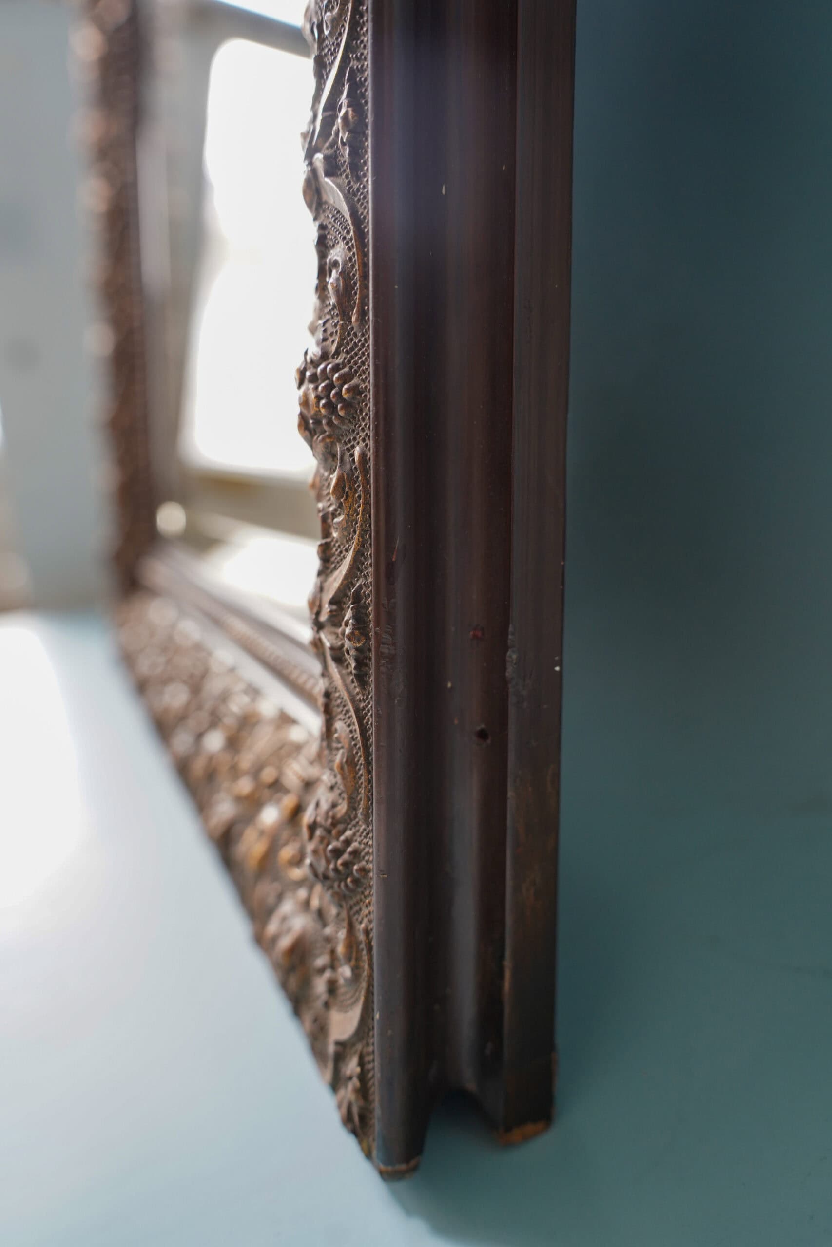 Victorian Gilt Mirror with Ornate Floral Frame (110 x 64 cm) - Image 4